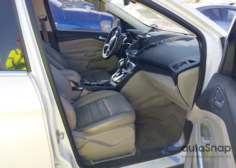 2014 Ford Escape Titanium z USA, uszkodzony, nr VIN 1FMCU0J9XEUC51618